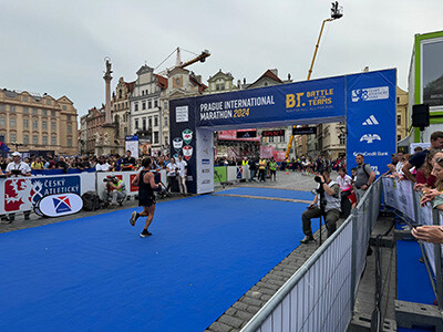 Czech Television’s live coverage of the 2024 Prague Marathon finish